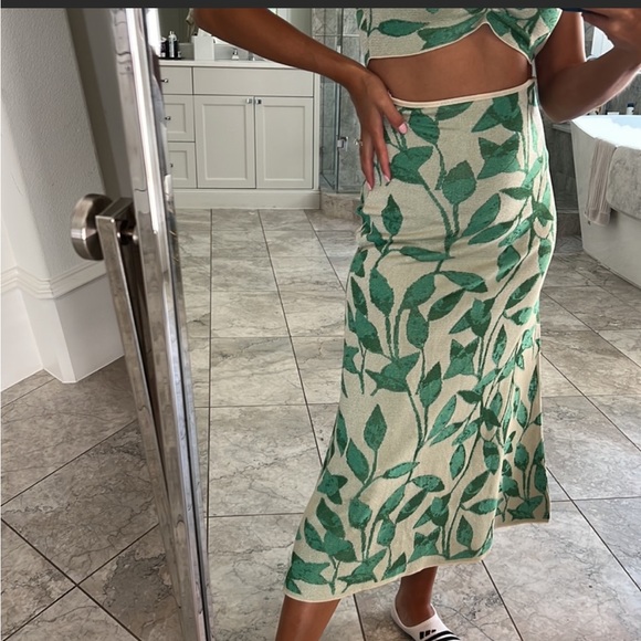 Zara two piece green floral skirt and crop top - Picture 4 of 5